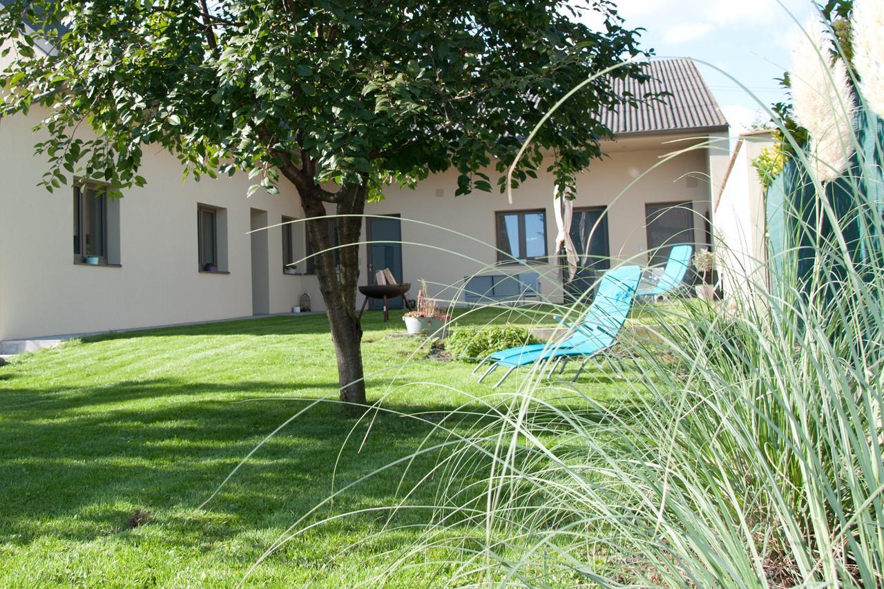 Sabines Apartments Ferienwohnungen Frauenkirchen Exteriör bild